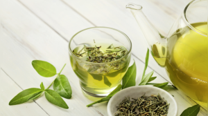 Harvard Gastroenterologist Recommends 3 Drinks to Help Reduce Cancer Risk