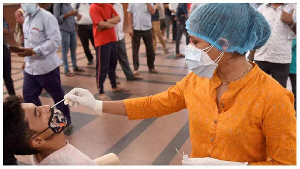 Doctor advising a patient about COVID-19.